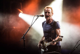 Sting szülinapján