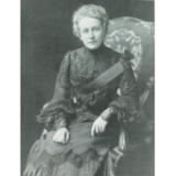 Megkoszorúzták Tormay Cécile írónő emléktábláját Megkoszorúzták Tormay Cécile írónő emléktábláját