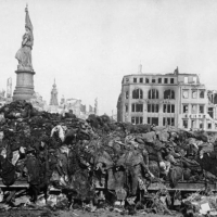 Jégbontó (február) hava 13.-án – 1945. – A Drezdai Holokauszt – 200 ezer halott…