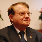 Dr. Luc Montagnier – Ez a vírus mesterséges ! Dr. Luc Montagnier – Ez a vírus mesterséges !