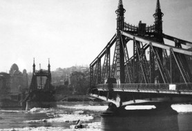 A Ferenc József híd fölrobbantása
