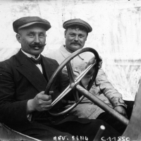 Ma (lenne) 150 éves az első magyar autóversenyző